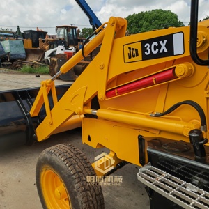 รถขุดตักล้อยาง JCB 3CX สีเหลือง ระบบบังคับเลี้ยวสี่ล้อ พร้อมบุ้งกี๋และที่ตักด้านหน้า - Product Image 3