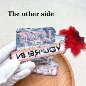 Parche Termoadhesivo Bordado con la Frase 'Love the Skin You Are' en Inglés para Ropa, Zapatos, Bolsos, Pantalones, Reparación de Agujeros y Decoración - Product Image 3