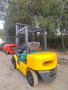 Montacargas Diésel Usado KOMATSU FD30 de 3 Toneladas, Fabricado en Japón, 4x4, Neumáticos Sólidos, Bajo Consumo de Combustible, con Repuestos en Venta - Product Image 2