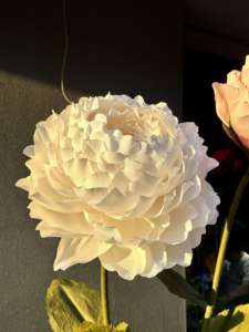 Peonías Artificiales Gigantes con Soporte para Decoración de Eventos, Sesiones Fotográficas de Bodas y Ferias Comerciales - Product Image 4