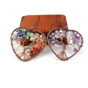 Nuova collana artigianale vintage in radice di Pachira macrocarpa, con ghiaia naturale e cuore colorato, portafortuna, per il commercio estero - Product Image 3