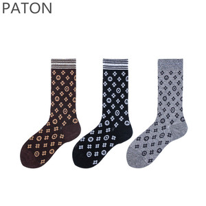 Creative Custom Cotone Logo Famoso Marchi Famosi Uomini Donne Unisex Design di Lusso Riflettente Calzini a Tubo Skateboard Casual Happ - Product Image 5