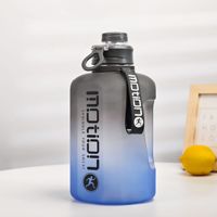 Bouteille de sport Cyber Star Fitness Ton Barrel 2 L avec paille, en PC, résistante aux hautes températures