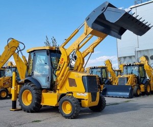 Cargadora Retroexcavadora Confiable 620CH 8T con Cucharón Excavador de 0.2m³ y Pala Cargadora de 1.0m³ con Certificación CE - Product Image 2