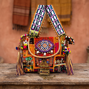 Bolso de Hombro Boho de Macramé Bordado para Mujer con Borlas y Espejo - Product Image 2