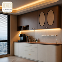 Buffet de salle à manger moderne et personnalisé | Bordeaux café + gris chaud bicolore | Éclairage LED sous-étagère | Lumière ambiante de base | OEM