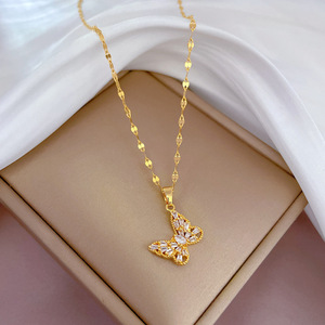 Collier Papillon Brillant en Acier Inoxydable Doré, Étanche, avec Pendentif Papillon en Zircon Cubique, Vente en Gros - Product Image 5