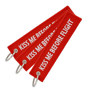 2 PCS/bolsa Llavero con etiqueta bordada recta, rojo, para coches y motocicletas, KISS ME Before Flight - Product Image 5
