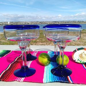 卸売ユニークなメキシコ手吹き色リサイクル可能なマティーニカクテルガラスブルーリムクーペマルガリータグラスボックス付き - Product Image 5