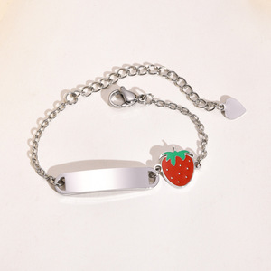 Braccialetto con Charm a Forma di Fragola per Bambini, Placcato <span class=keywords><strong>Oro</strong></span> in Acciaio Inossidabile, Personalizzabile con Incisione - Product Image 4