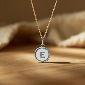 Collar con Colgante de Letra E de 2 cm, Cadena de Acero Dorada y Plateada, Joyería de Moda - Product Image 3