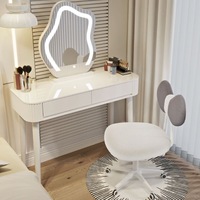 Table de toilette style crème, table de maquillage minimaliste pour chambre à coucher, coiffeuse moderne de luxe léger, table de maquillage inspirée des nuages