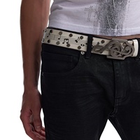 Ceinture en cuir PU cloutée pour homme, motif partition musicale rétro, boucle plaquée chevron antique, idéale pour les jeans et le quotidien
