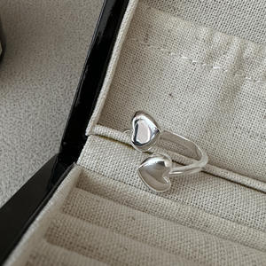 Anello Regolabile a Doppio Cuore in Argento Sterling 925, Anello Minimalista Dolce, Regalo per Lei, Fidanzata, Versatile e Carino - Product Image 1