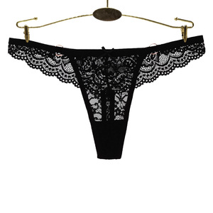 Culottes string noires en dentelle transparente pour femmes, motif floral ajouré, sexy, taille basse, respirantes, style T-back, vente en gros - Product Image 1