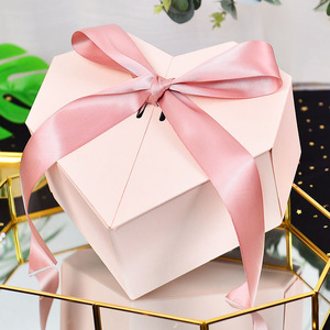 Luxury Custom Logo Cardboard Wedding, Valentine Gift Box Creative Heart Shaped Pink Gift Box