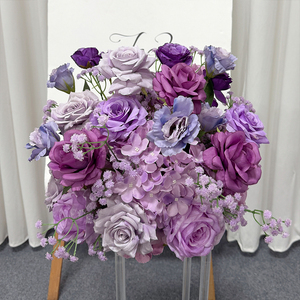Arreglo Floral Vintage en Tono Morado Oscuro para Decoración de Mesa en Bodas y Fiestas Nupciales - Product Image 2
