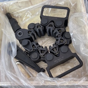 Alat Kepala Sumur API 8C Cast Iron Merek JCPT WA-C 9 5/8 inci 12 Link Penjepit Pengaman Casing - Product Image 2