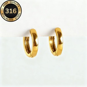 Boucles d'oreilles européennes et américaines à la mode en acier inoxydable et titane, boucles d'oreilles classiques en forme d'arc, petites boucles simples. - Product Image 6