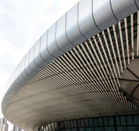 Profil de mur rideau en alliage d'aluminium, panneau de bardage architectural moderne pour extérieur, idéal pour centres commerciaux, villas, hôtels écologiques, bâtiments commerciaux et publics