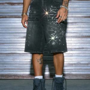 กางเกงยีนส์ขาสั้นทรงหลวมสไตล์วินเทจ ล้างสีแบบซันดราย แต่งลายกราฟิกและเพชรเทียม สำหรับผู้ชาย ความยาวระดับเข่า - Product Image 2