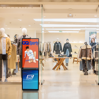 Meilleure vente Kiosque intelligent Affichage publicitaire vertical LCD Signalisation numérique Totem au sol avec boîte à lumière LED