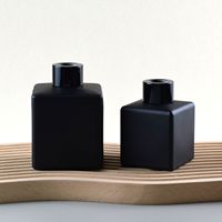 Diffuseur en verre personnalisé de 50 ml et 100 ml Bouteilles Diffuseur vide d'huile Aroma Rotin Stick Diffuseur avec bouchon à vis Emballage en carton