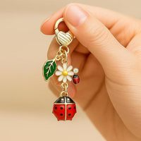 Gantungan Kunci Multi Charms Daun Ladybug Daisy Gaya Taman untuk Anak Perempuan dan Wanita