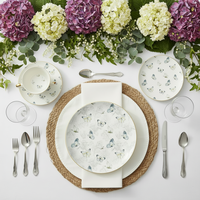 Service de table de luxe en or véritable, motif papillon bleu, en porcelaine fine, assiette de présentation florale en céramique, tasse à café et bol en porcelaine pour mariage