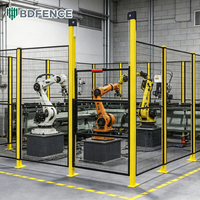 Clôture de protection personnalisée pour robots industriels, construction en acier à faible teneur en carbone avec panneaux réglables et options de portes de sécurité