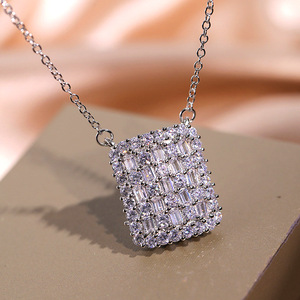 Elegante collana con ciondolo per donna, catena alla clavicola alla moda, gioielli da indossare tutti i giorni - Product Image 1