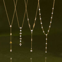 Collier Pendentif Géométrique Éblouissant avec Petits Breloques en Zircon, Esthétique Intemporelle, Bijoux Délicats pour Femme, Vente en Gros TGXL15521