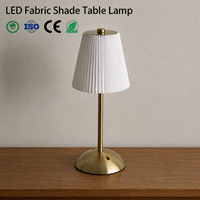 Lampe de table sans fil rechargeable avec abat-jour en tissu plissé, interrupteur tactile, batterie 1800 mAh, LED 1,2 W et lumière chaude pour chambre à coucher