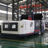 Centre d'usinage à portique 3 axes haute vitesse avec broche BT50 et commande FANUC pour sculptures 3D complexes en matériaux composites bois