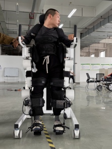 Nuevo Exoesqueleto Robótico para Personas con Discapacidad, Fácil de Usar, Permite Practicar Deambulación y Entrenamiento de Extremidades Inferiores - Product Image 1