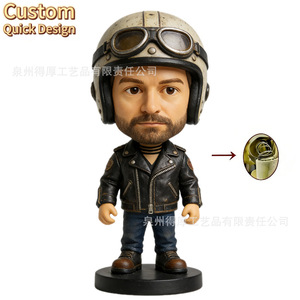 Figura de hombre estilo motociclista retro con casco de cuero y gafas, decoración de escritorio, estatuilla de juguete unisex. - Product Image 2