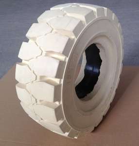 Pneu plein industriel électrique et diesel 18X7-8 pour chariot élévateur Linde/Toyota - Product Image 2