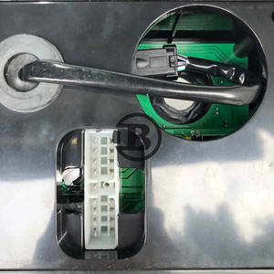 Bedieningspaneel Voor Graafmachine 21n8-20506 21n820506 Gasklep Voor <span class=keywords><strong>Hyundai</strong></span> R140LC-7 R160LC-7 R210LC-7 R210-7 - Product Image 6