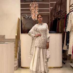 ชุดชาราร่าผ้าโพลีเอสเตอร์สีขาว GEORGETTE สำหรับฤดูหนาว  งานปักลายจีนประดับเลื่อมพร้อมงานกระจกทำมือ  แบบอินเดีย - Product Image 1