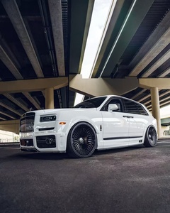 ชุดแต่งคาร์บอนไฟเบอร์สไตล์ UB สำหรับ Rolls-Royce Cullinan สภาพใหม่ กันชน สเกิร์ตข้าง ดิฟฟิวเซอร์ สปอยเลอร์ ซุ้มล้อ อัพเกรด - Product Image 3