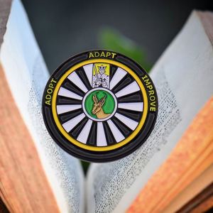 Moneda de desafío de metal personalizada de fábrica con logotipo de equipo, grabable, de 30mm, 40mm, 50mm, amuleto de la suerte con forma de bate - Product Image 3