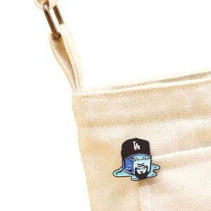 Épingles en métal émaillé des Dodgers de Los Angeles, épingles pour casquette, aimants pour casquette, épingles avec logo personnalisé en caoutchouc, 3D, sport, fer, populaire, sac Opp bleu - Product Image 5