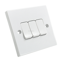 Prise murale 3 modules en bakélite (normes britanniques) certifiée CE RoHS, garantie 12 ans, courant max. 10A, 220V-250V, câblage inclus, indice de protection IP20