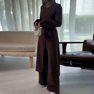 Ensemble 2 pièces élégant pour femme musulmane, tunique longue et pantalon ample, vêtements islamiques modestes, coupe classique avec boutons, collection 2026 – Grande vente - Product Image 4