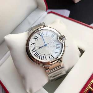 Montre automatique pour homme avec affichage de la date, chiffres romains, design de couronne à billes à droite, bracelet en acier doré, cadran texturé doré - Product Image 2