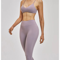 Ensemble de yoga pour femmes avec bretelles fines brossées, soutien-gorge de sport à col en V et leggings taille haute, tenue de fitness 2 pièces