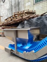 Convoyeur à bande inclinée modulaire en PP, PVC, PU avec parois latérales, type Z, pour le levage de légumes, fruits et tomates, adapté aux pentes verticales et aux angles raides