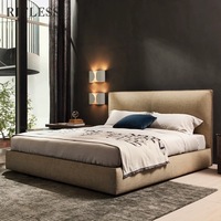 Italienisches Modernes Minimalistisches Komfortables Möbelstück Holz-Queensize-Bettgestell Schönes Stoffbezogenes Kingsize-Bett für Schlafzimmer