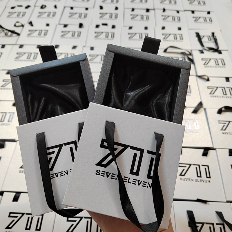 Blanco+Negro con Satén