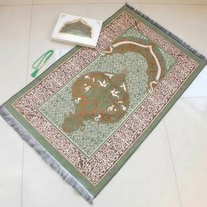 Alfombra de oración musulmana tejida en chenilla suave con diseño floral y base antideslizante - juego de regalo premium en caja. - Product Image 1